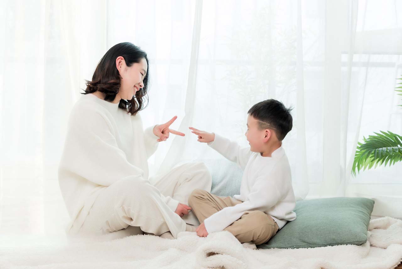 孩子一到青春期就锁房门不说话?权威数据:85% 家庭亲子冲突根源不在叛逆