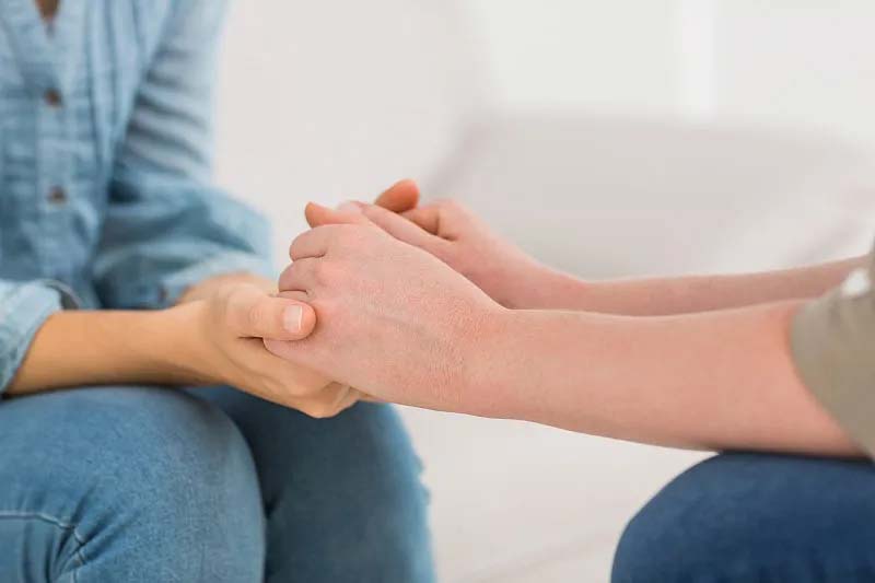 沉迷手机、亲子决裂、休学在家？成都资深心理师拆解青春期内耗根源