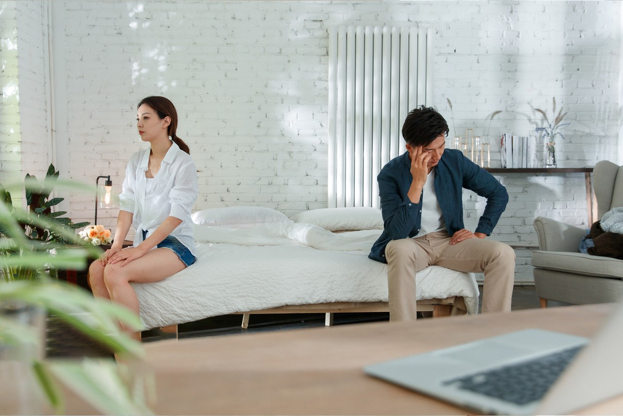 产后 1 年婚姻危机高发！27.5% 新手夫妻闹离婚，根源不止产后抑郁