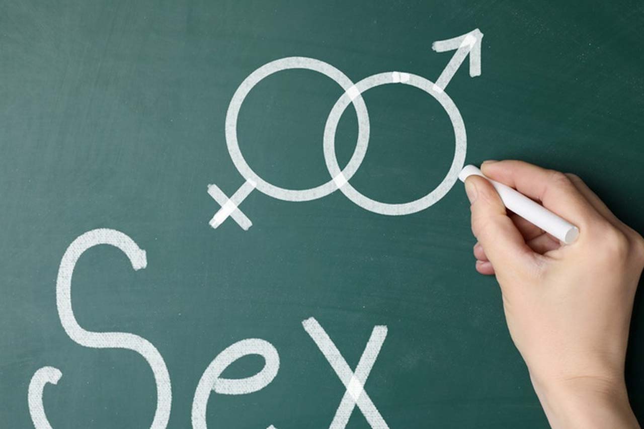 原生家庭性羞耻烙印有多可怕？童年负面认知毁掉成年一生亲密